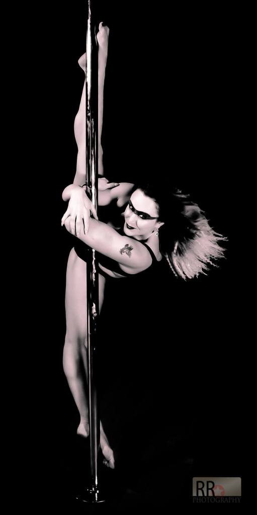 #samanthawalshpolefitness #polesplit #fitchicksforlife